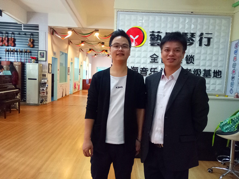 艺明琴弦贡子宏笔  优雅琴声容桂画